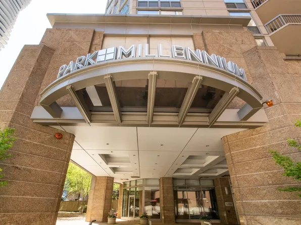 222 N Columbus Dr APT 2207, Chicago, IL 60601