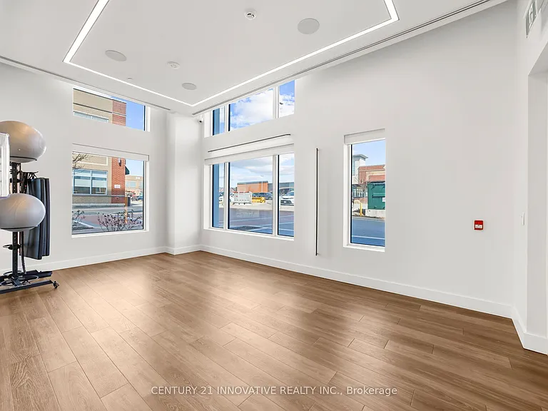 509 Dundas St W — Photo 4