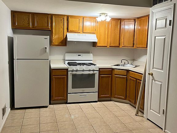 2nd image of 76 Robin Ct Floor 1