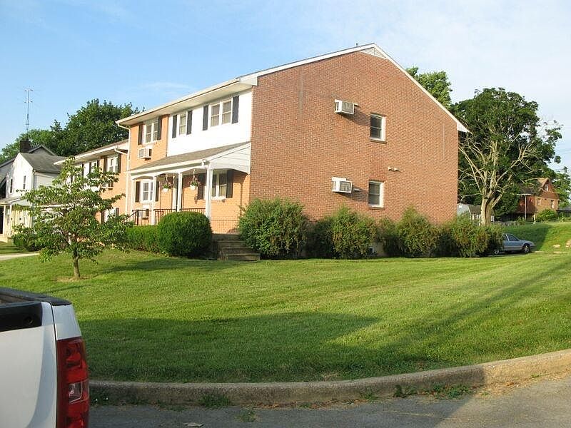 2nd image of 941 Saint Clair St APT 7