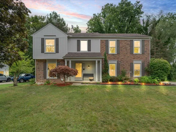 887 Ravine Terrace Dr, Rochester Hills, MI 48307