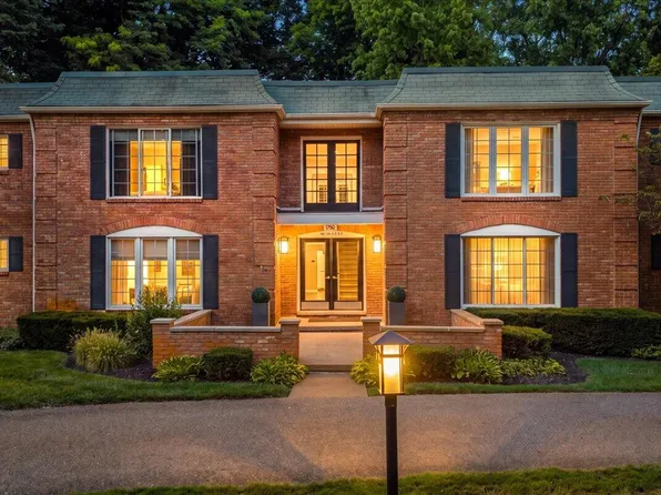 1750 Tiverton Rd, Bloomfield Hills, MI 48304