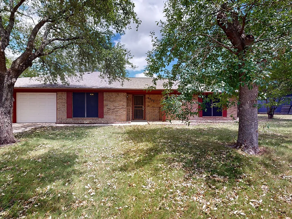 1711 Redwood Dr