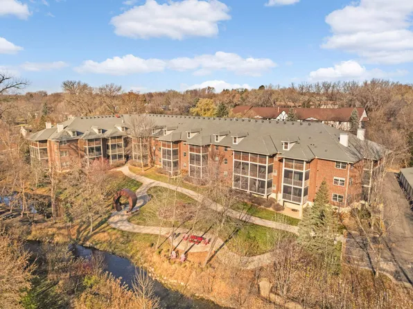 1350 Douglas Dr N APT 213, Golden Valley, MN 55422