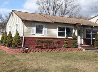 124 Greenbrook Rd, Green Brook, NJ 08812