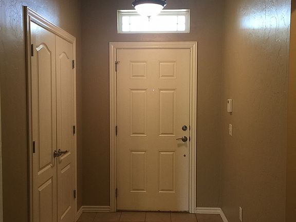 3rd image of 4417 Mackenzie Dr