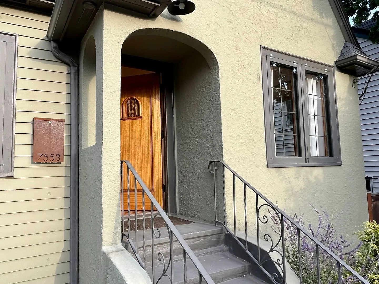 Sunset Hill Home — Photo 2