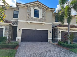 8441 Lakeview Trl, Pompano Beach, FL 33076