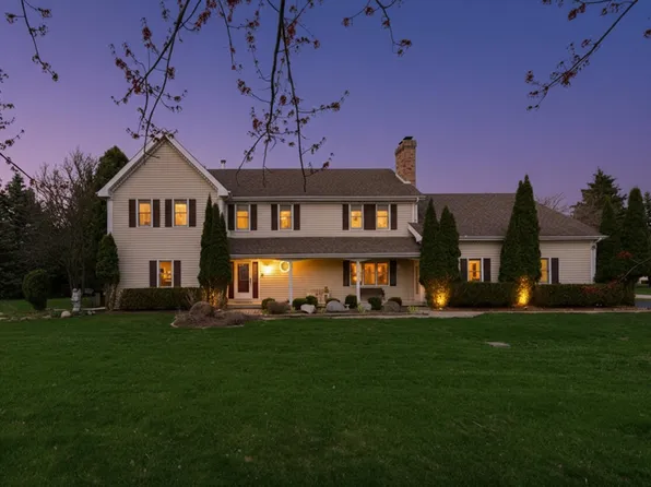 24 Burning Bush Trl, Crystal Lake, IL 60012