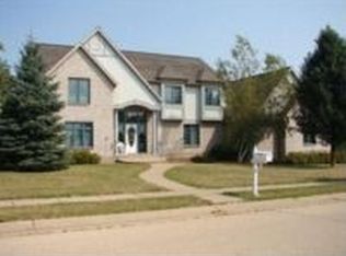 2937 Arbor Hills Dr, Dubuque, IA 52001
