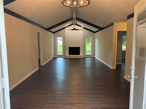 4th image of 7 Sommerset Ct