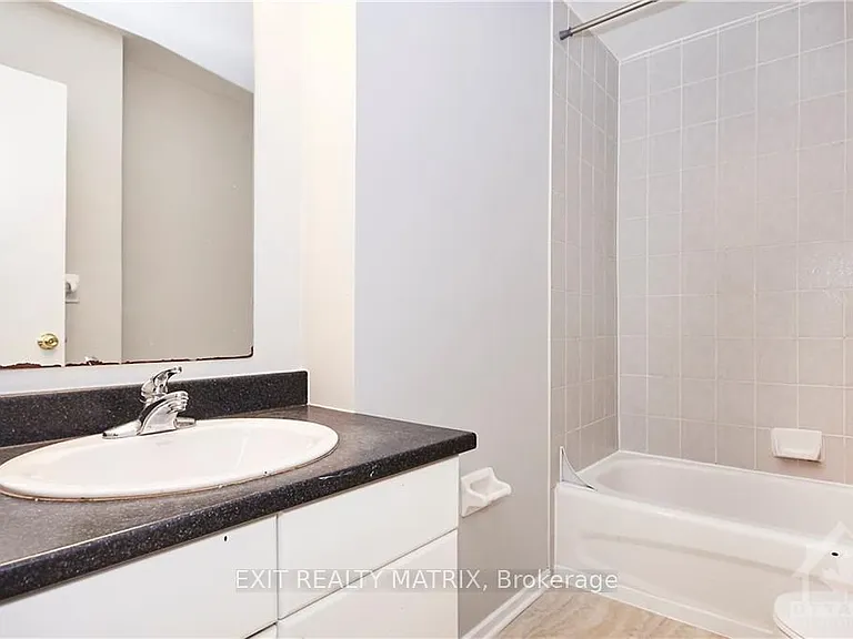 2988 Fairlea Cres — Photo 20