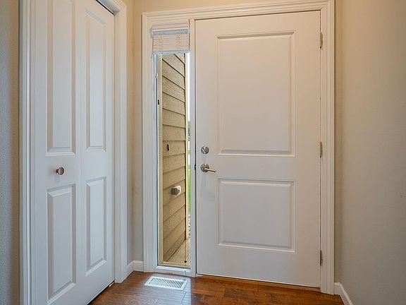 3rd image of 3432 S Palmetto St