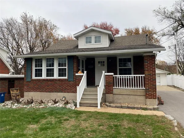 2715 Shordell Dr, Godfrey, IL 62035