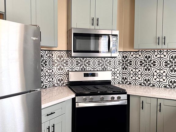Eat-in Kitchen