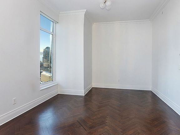 4th image of 30 Park Pl #52C