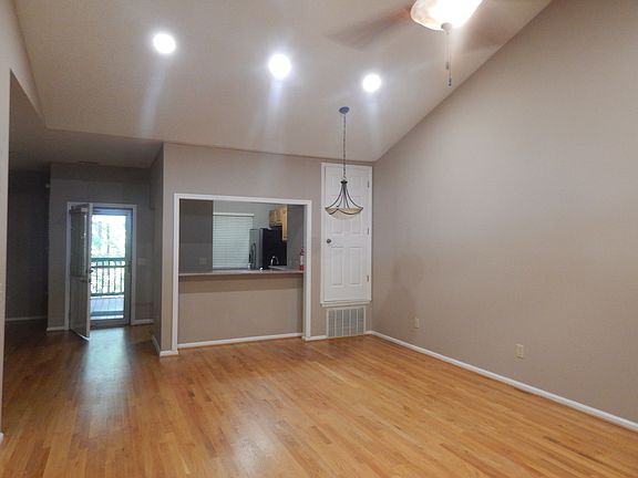 5th image of 267 Laurel Ln APT F