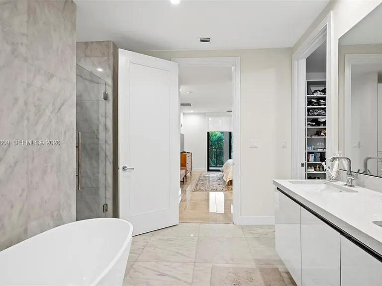 718 Valencia Ave #307 — Photo 9