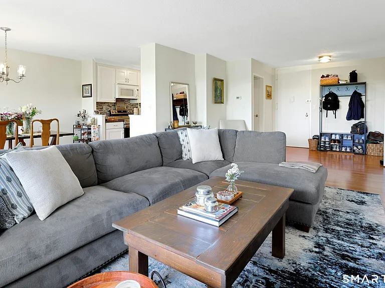 44 Strawberry Hill Ave #5C — Photo 7