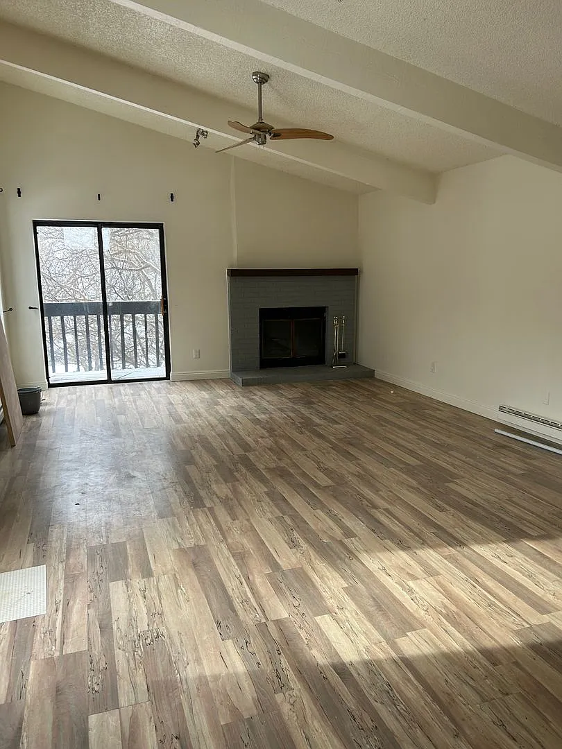 2 Bedroom 2 Bathroom Apartment in Glenwood Springs — Photo 1
