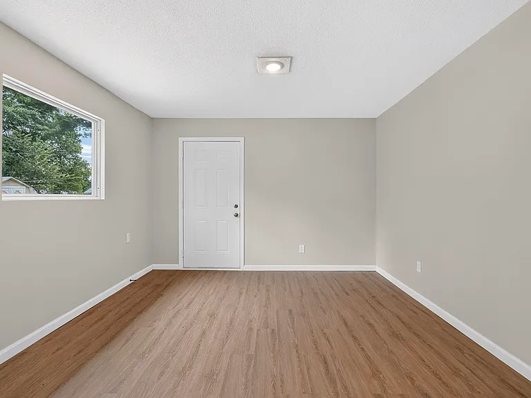 214 Allen Dr — Photo 9