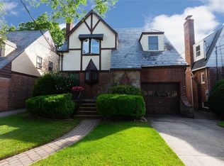 94 Olive Dr, Lynbrook, NY 11563