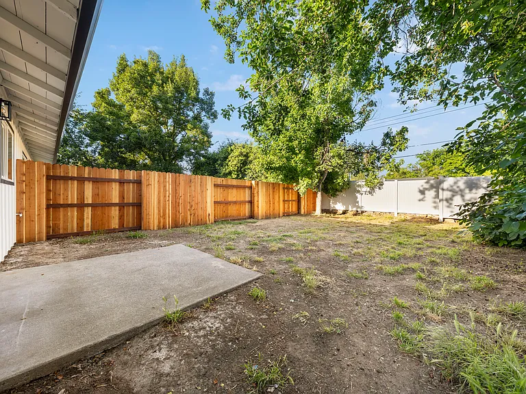 5550 E Knoll Dr — Photo 25