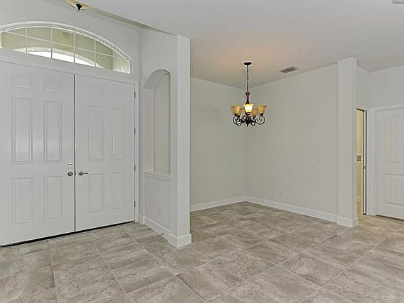 3rd image of 128 Jennifer Dr