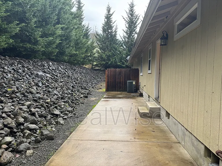 175 Barron Ct — Photo 13