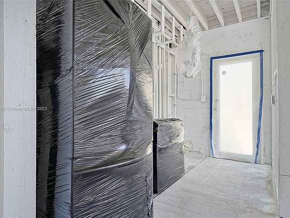 5th image of 6944 Byron Ave APT 1