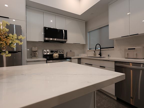 3rd image of 6831 Ranchito Ave