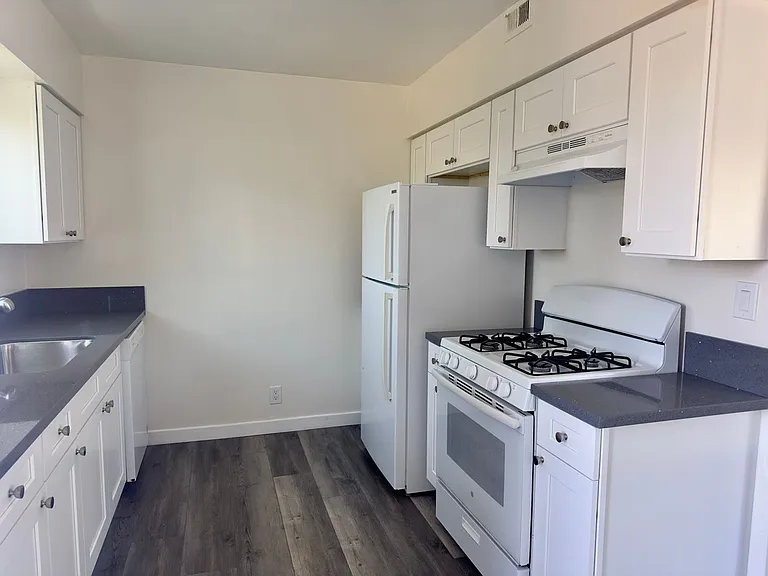 8619-8686 Sandy Bev Ln — Photo 2