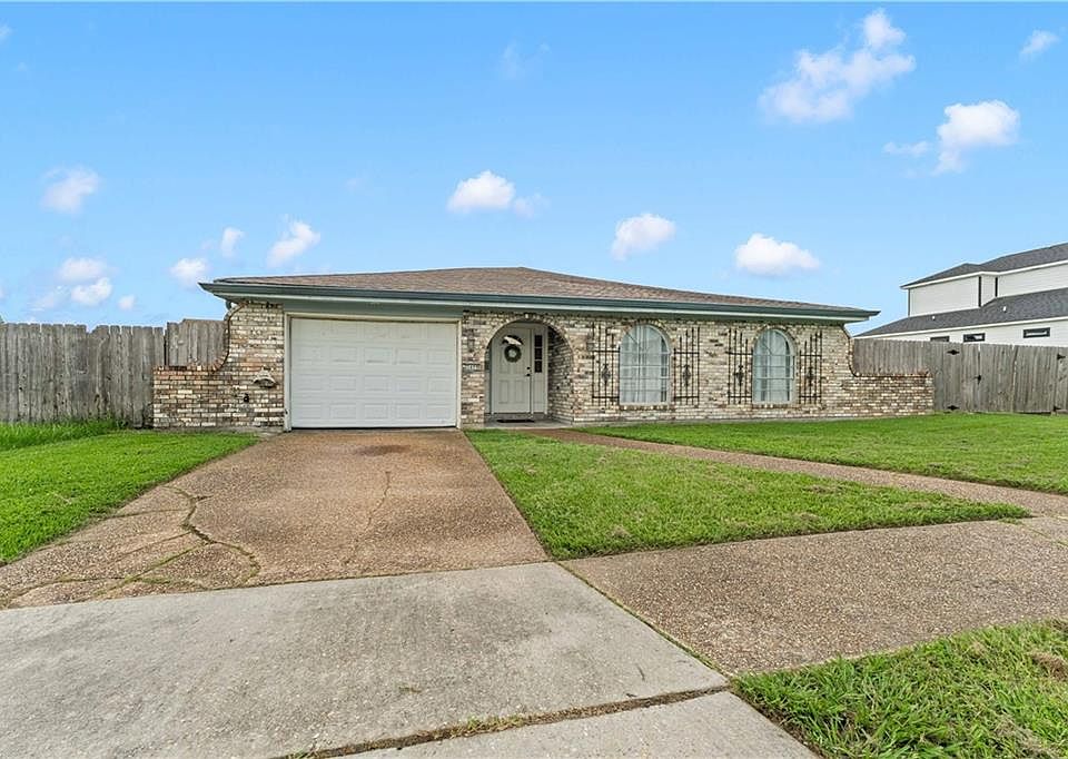 1st image of 3409 Plaza Dr