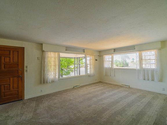 3rd image of 902 E 14th St