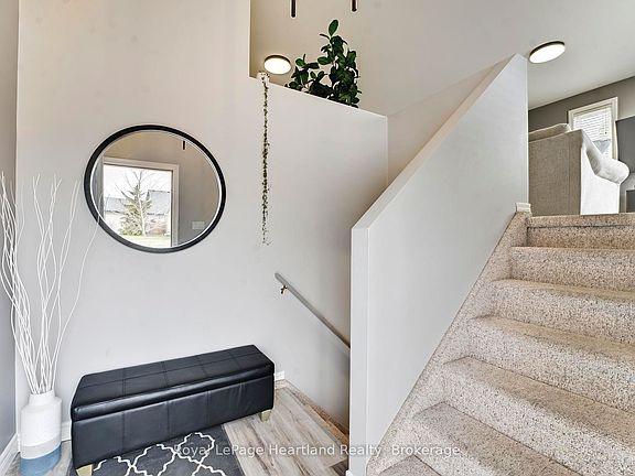 4th image of 25 Lee Cres