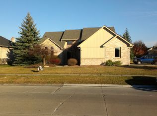 49252 Willowood Dr, Macomb, MI 48044
