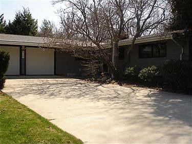 1st image of 516 Queenswood Dr