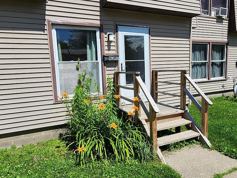 39 Medbury Ave — Photo 7