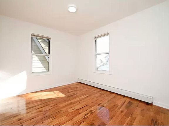 3rd image of 4552 Richardson Ave