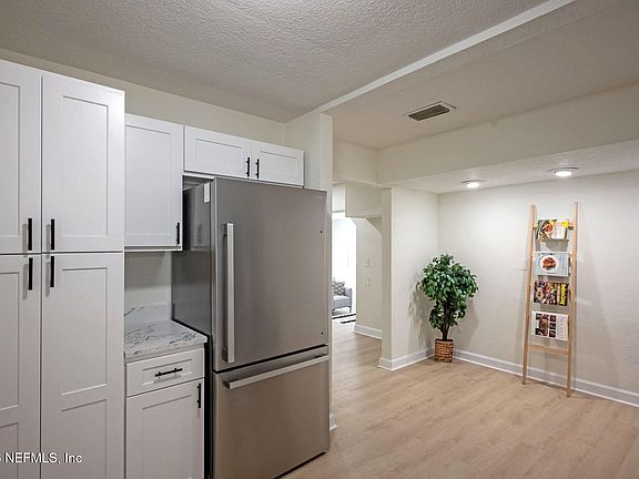 5th image of 3421 INWOOD Circle