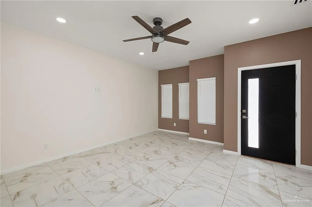 3 bed, 2.5 bath, 1632 sqft, $2,100 — Photo 2