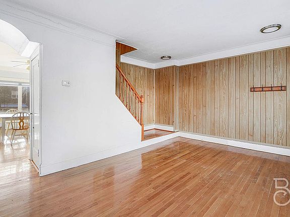 4th image of 2157 46th St