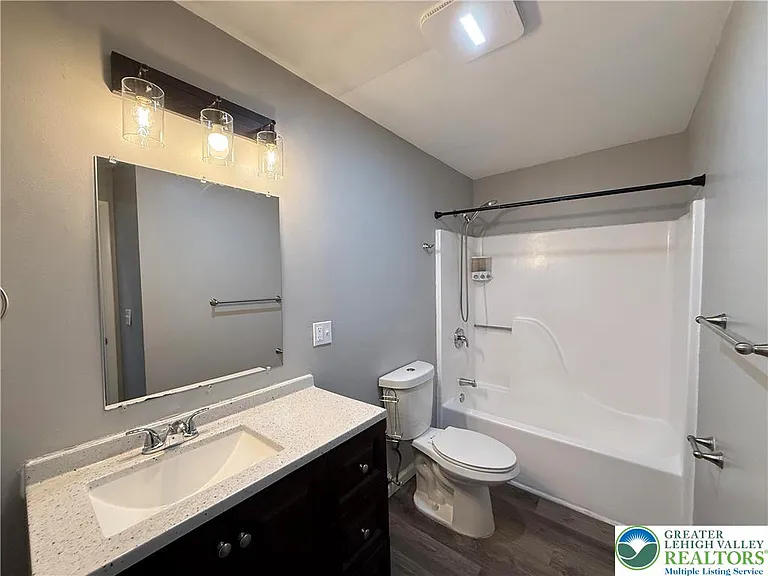 202 N 6th St #203 — Photo 9