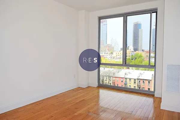 Rented by RES New York | media 21