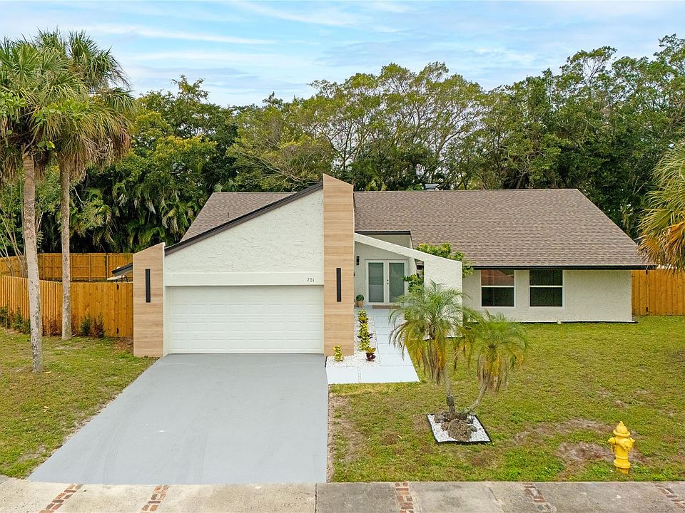 1st image of 701 NW 77th Avenue