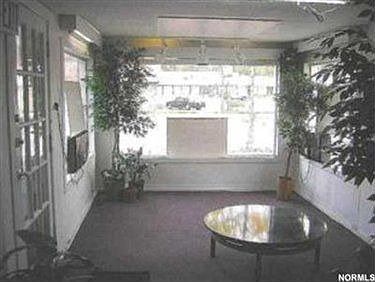 4th image of 32888 Vine St