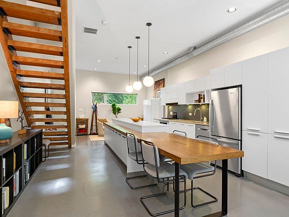 4th image of 2809 W Shakespeare Ave