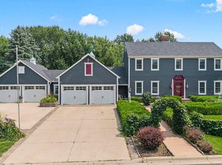 1001 Windcrest Dr SE, New Prague, MN 56071