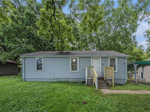 221 S High St, Sugar Creek, MO 64054