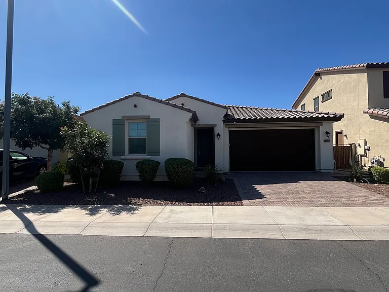 21013 W Almeria Rd — Photo 4